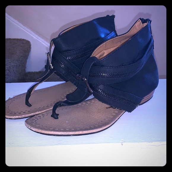 Black zipper sandals. - Picture 1 of 5